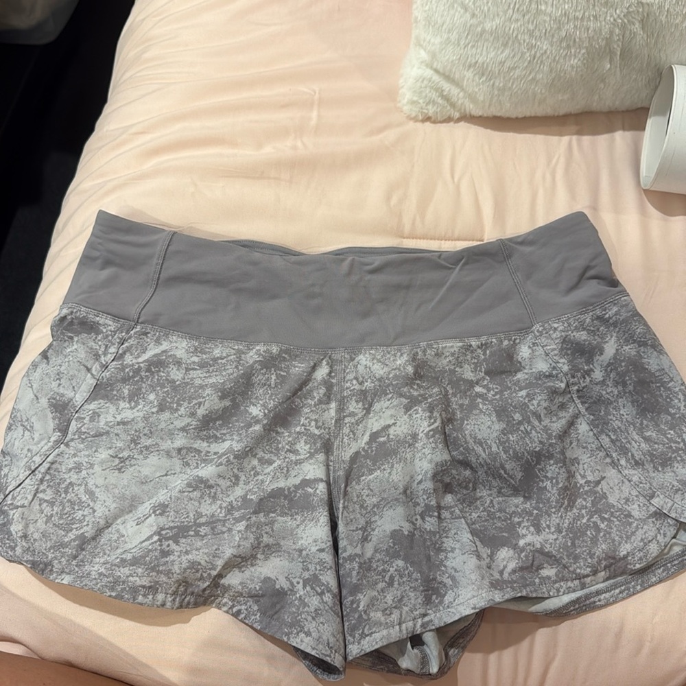 Lululemon 2.5" speed up shorts